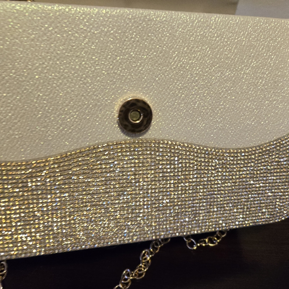 Windsor Gold Rhinestone Bow Clutch✨️🌃 - Picture 9 of 11